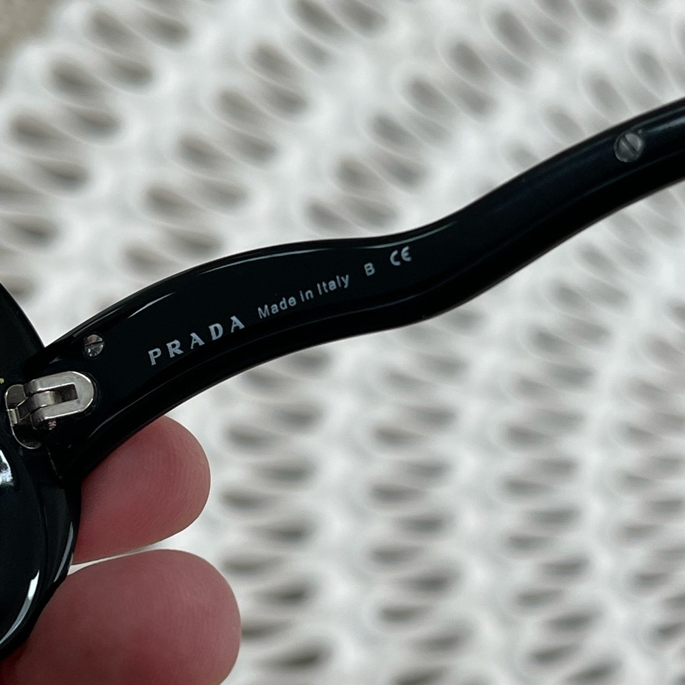 Prada - Picture 2 of 9
